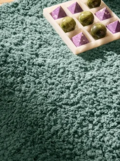 Alfombra artesanal con forma orgánica Tully