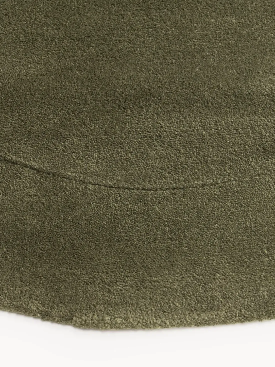 Alfombra artesanal de lana con forma orgánica Kadey