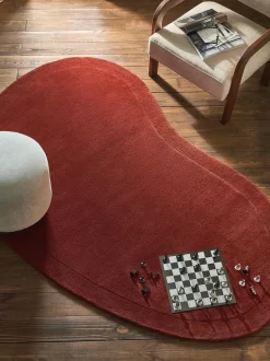 Alfombra artesanal de lana con forma orgánica Kadey