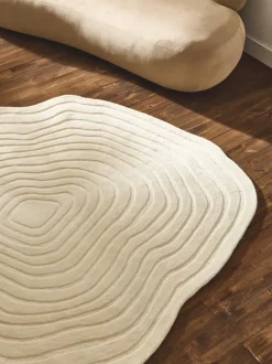 Alfombra artesanal de lana de forma orgánica Niria