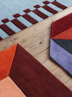 Alfombra artesanal de lana de pelo largo Tekla Frame