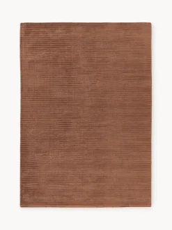 Alfombra artesanal de pelo largo texturizada Wes