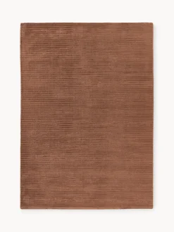 Alfombra artesanal de pelo largo texturizada Wes