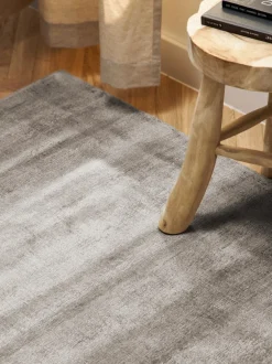 Alfombra artesanal de viscosa Jane