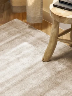 Alfombra artesanal de viscosa Jane