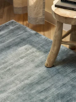 Alfombra artesanal de viscosa Jane