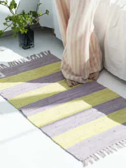 Alfombra corredor artesanal de pelo corto con borlas Chindi, tamaños diferentes