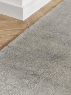 Alfombra corredor artesanal de viscosa Jane