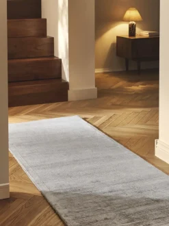 Alfombra corredor artesanal de viscosa Jane