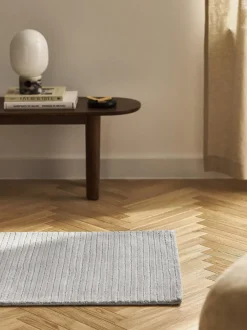 Alfombra corredor artesanal de pelo largo texturizada Wes