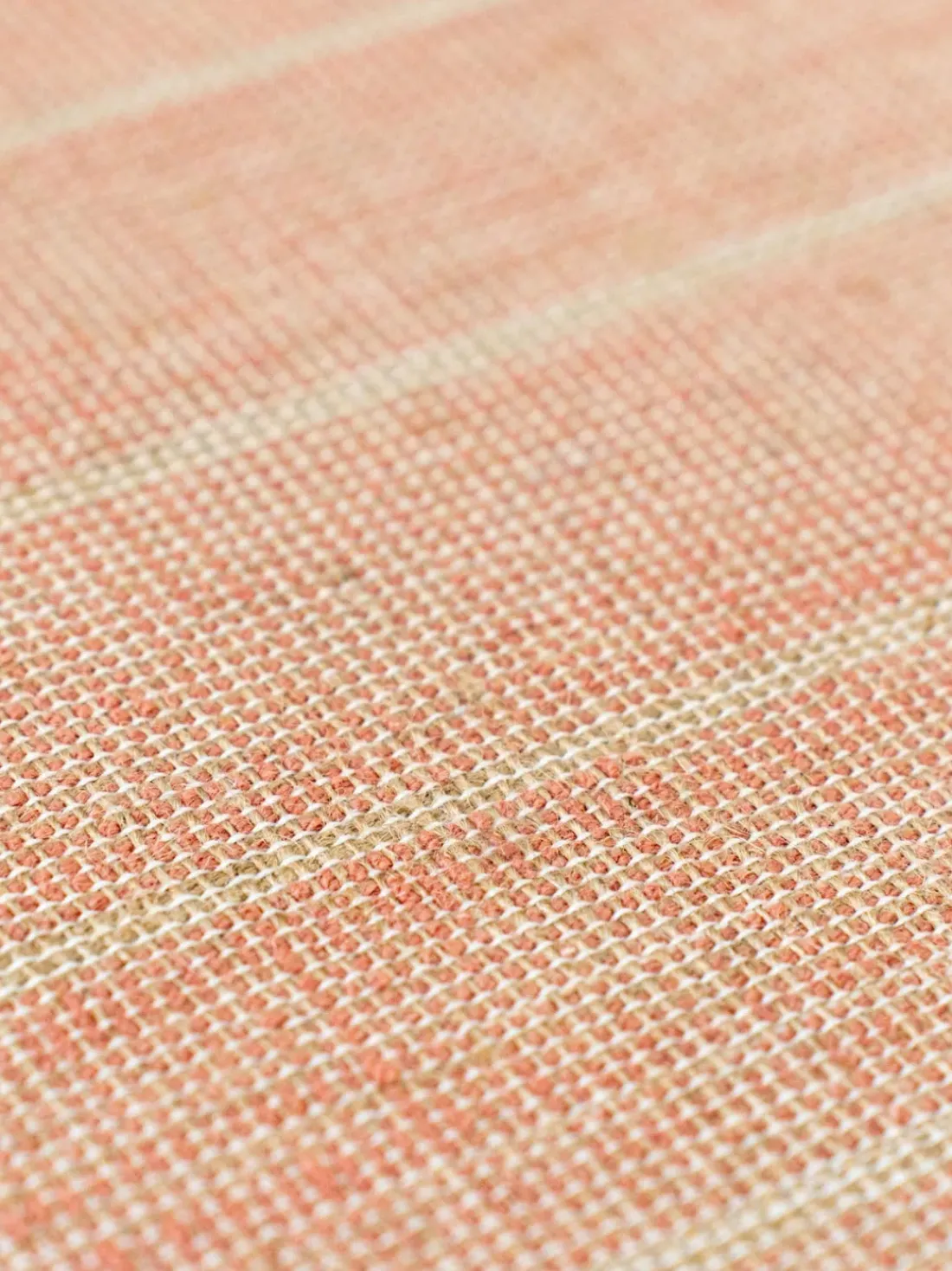 Alfombra corredor de pelo corto con flecos de diseño Folkform Monochrome