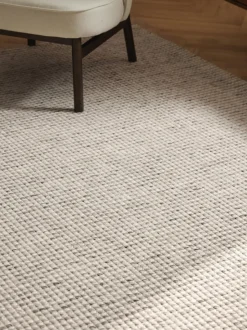 Alfombra de lana artesanal con flecos Rumi