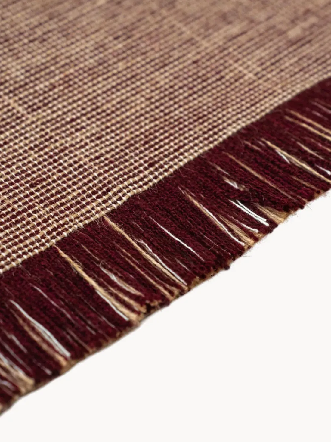 Alfombra de pelo corto con flecos diseño Folkform Monochrome