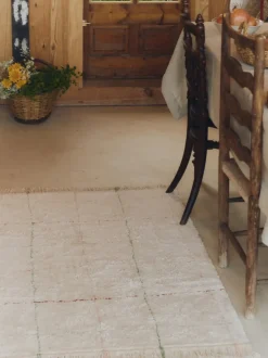 Alfombra infantil artesanal Lines, lavable, tamaños diferentes