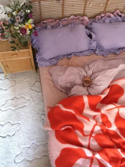 Alfombra infantil artesanal lavable con efecto relieve Clouds