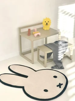 Alfombra infantil artesanal con forma de conejito Miffy