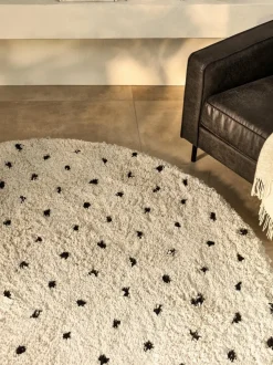 Alfombra redonda artesanal de pelo largo Ayana