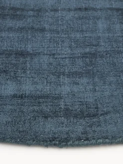 Alfombra redonda artesanal de viscosa Jane