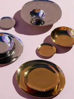 Bajoplato de porcelana artesanal con borde irregular dorado Edge