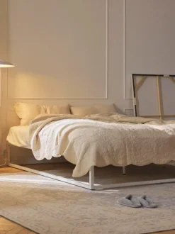 Cama de metal Neptun