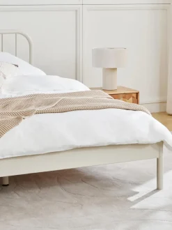 Cama de metal Sanna