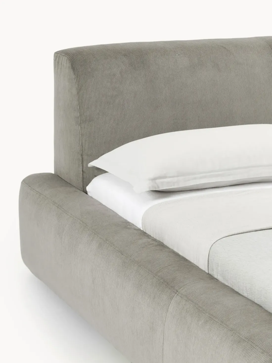 Cama tapizada con espacio de almacenamiento Melva