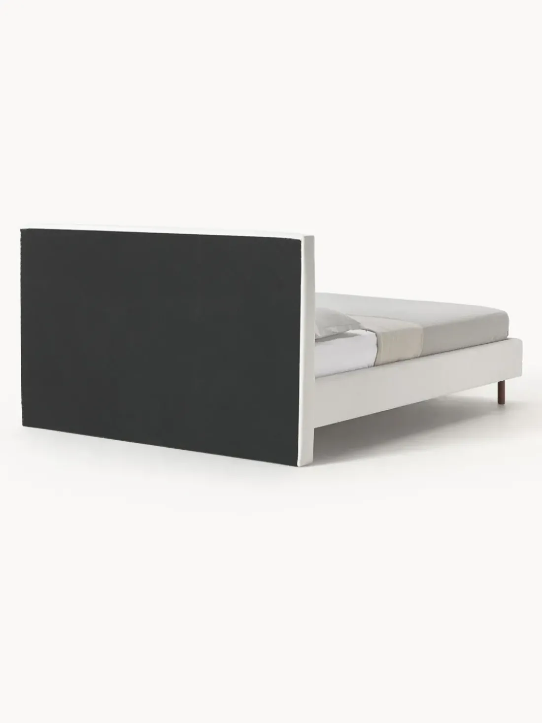 Cama tapizada con patas de madera Giulia