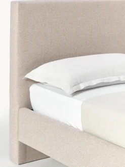 Cama tapizada con patas de madera Giulia