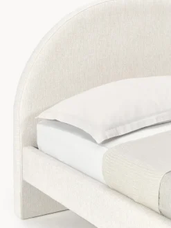Cama tapizada con patas esféricas de madera Rena
