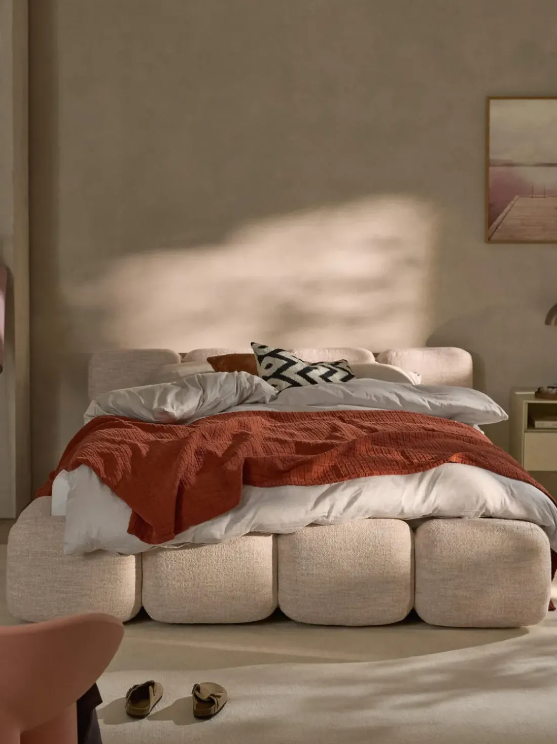 Cama tapizada en tejido bouclé Tayla