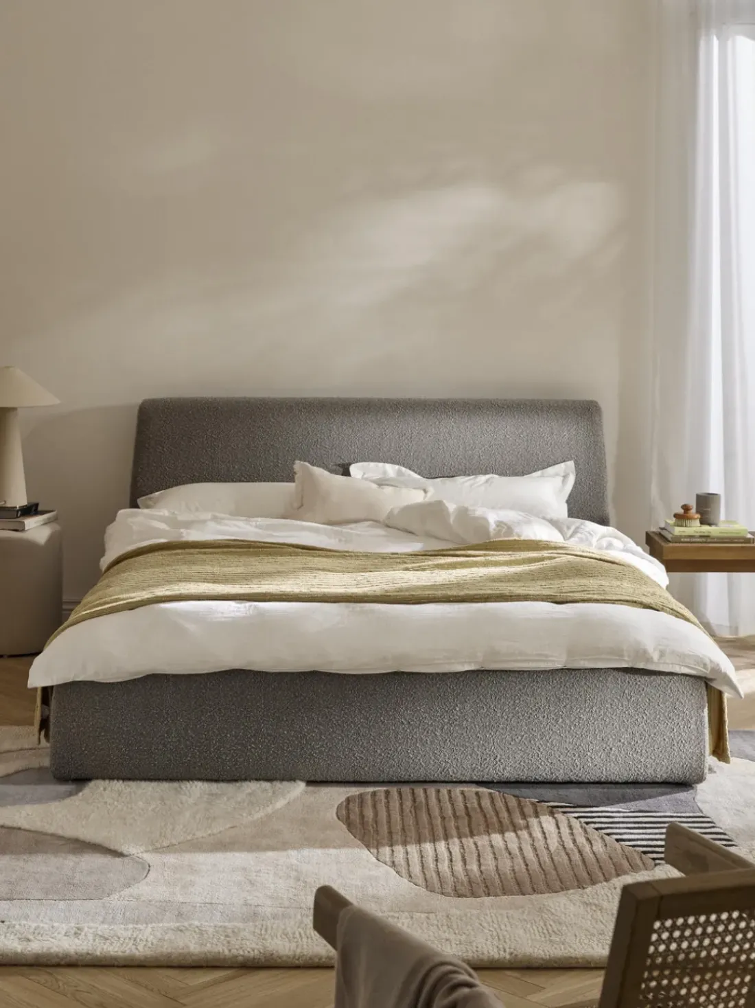 Cama tapizada en tejido bouclé Cloud