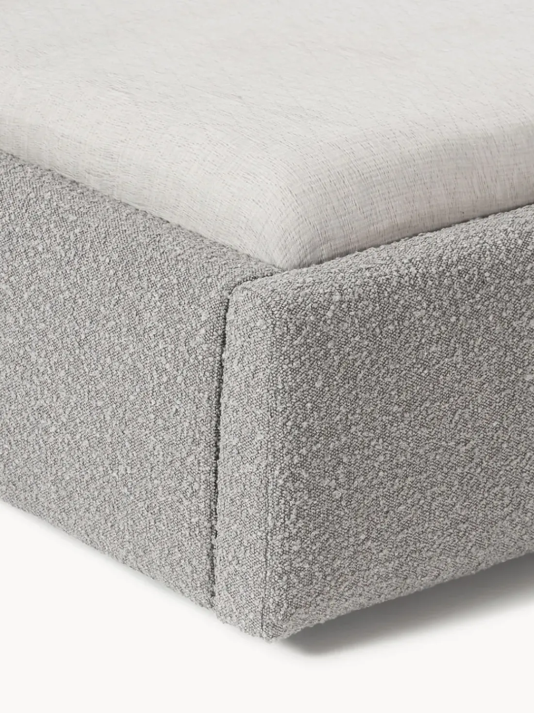 Cama tapizada en tejido bouclé Cloud