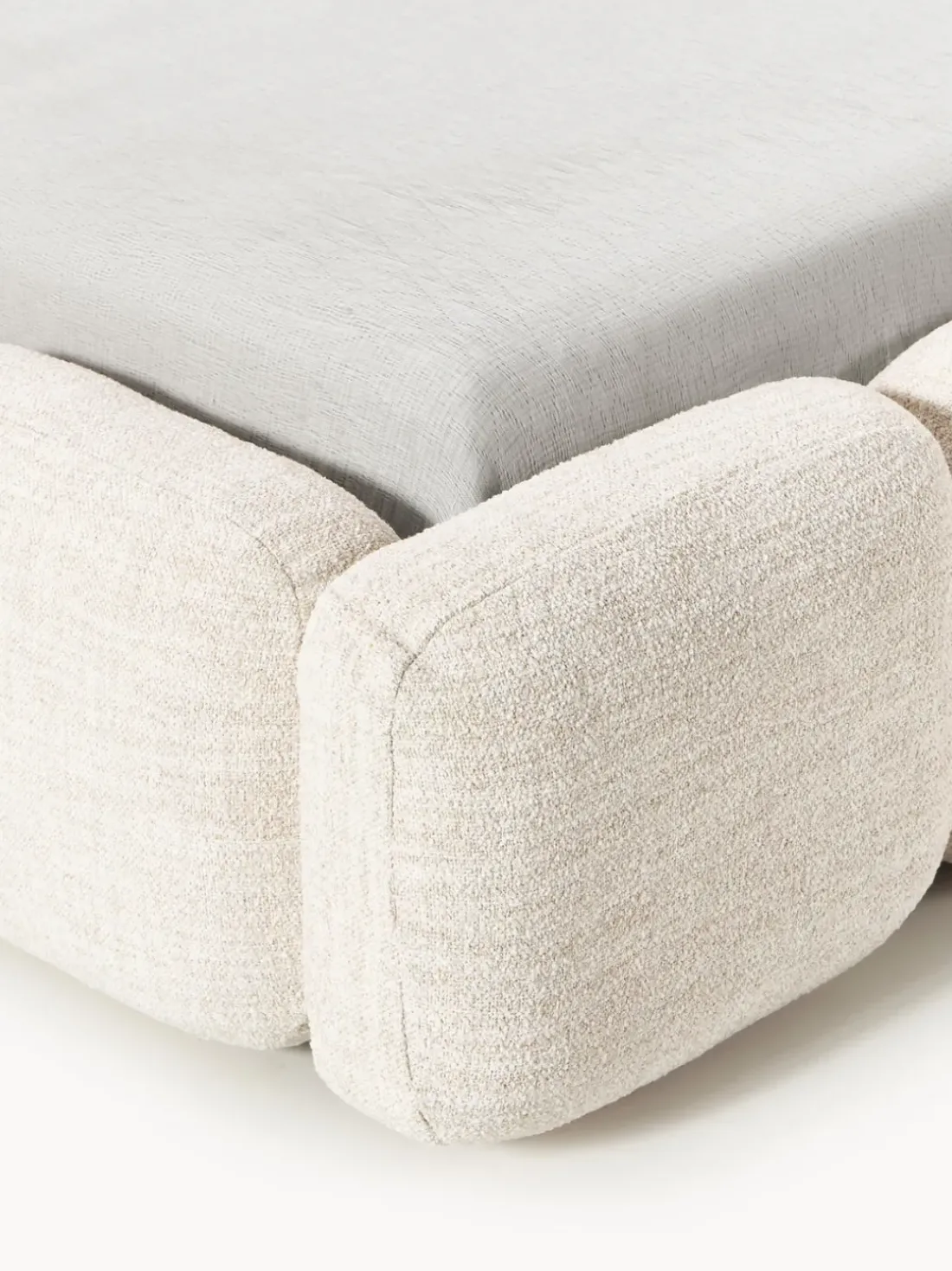 Cama tapizada en tejido bouclé Tayla