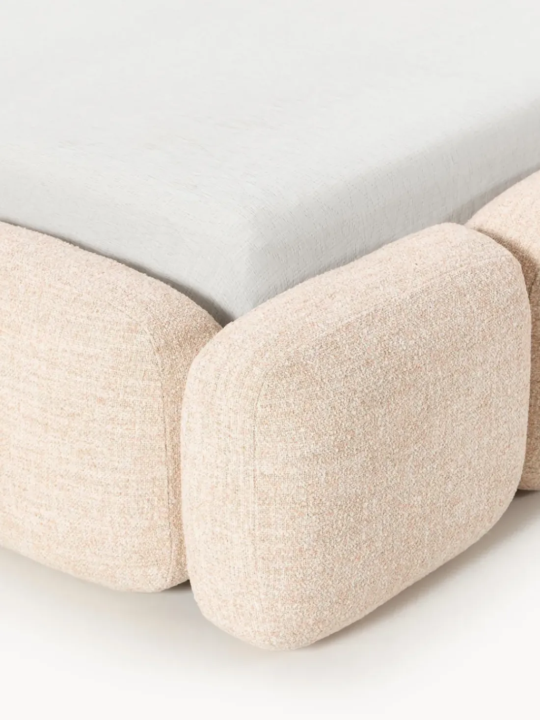 Cama tapizada en tejido bouclé Tayla