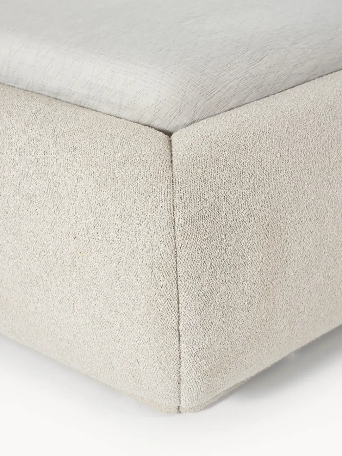 Cama tapizada redondeada en tejido bouclé Alba