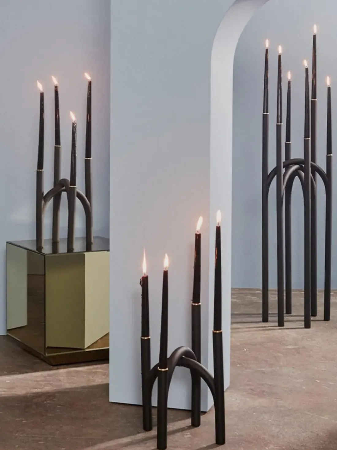 Candelabro grande de metal Angui