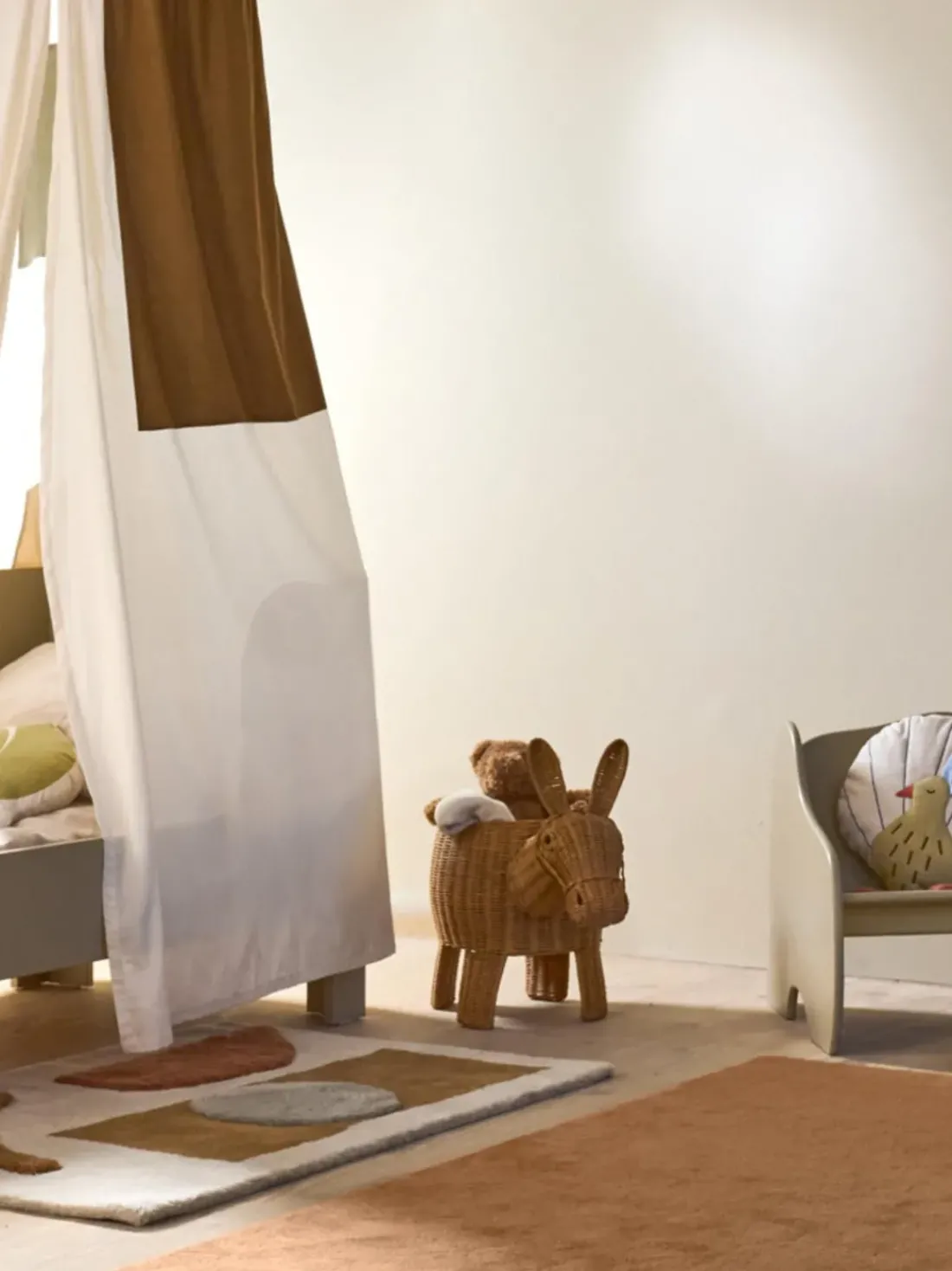 Cesta artesanal de ratán Donkey