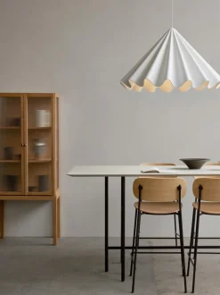 Chiffonnier de madera de roble Curiosity