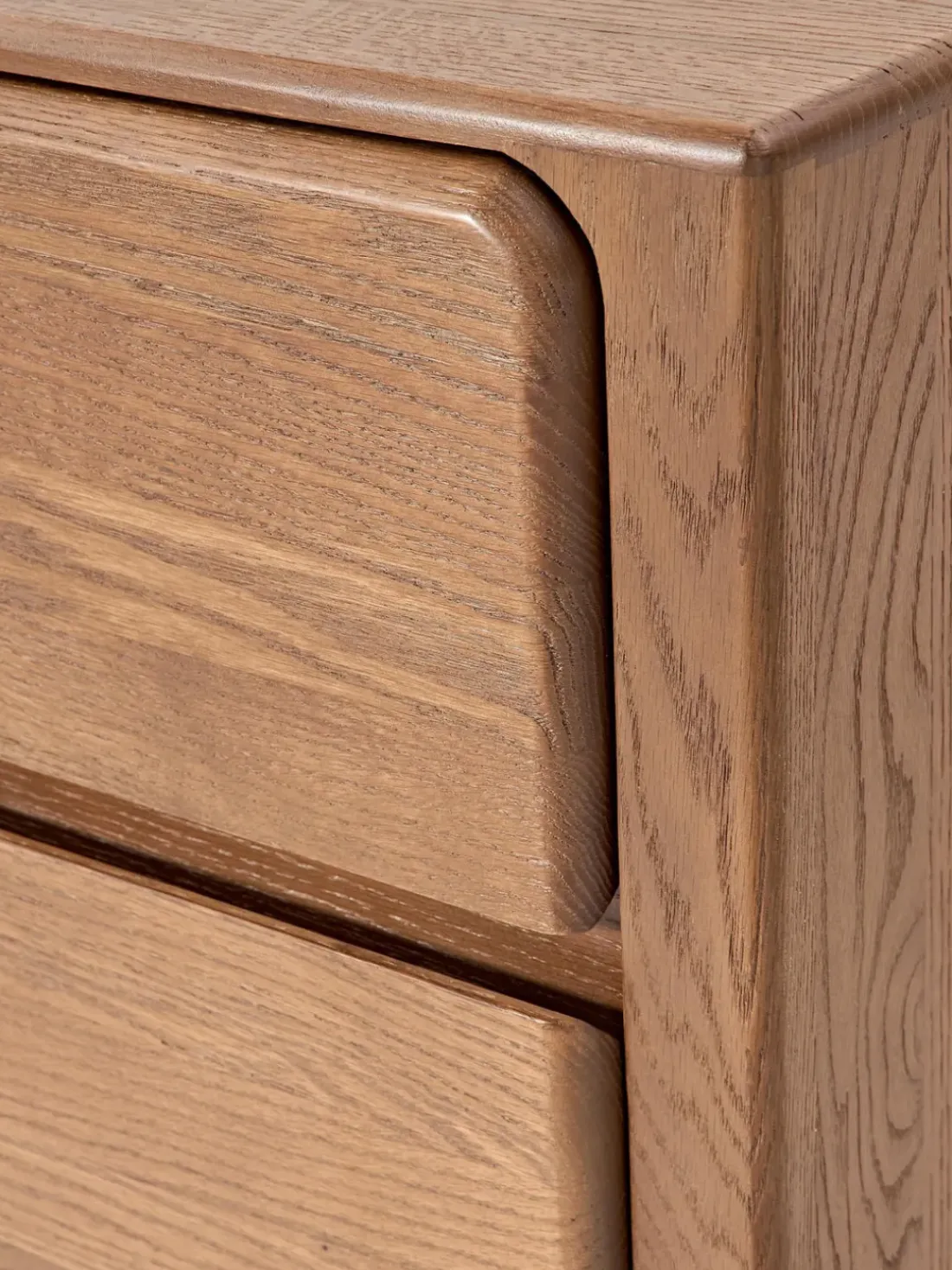 Cómoda artesanal de madera de roble Chandler