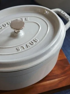 Cocotte ovalada de hierro fundido Signature Collection