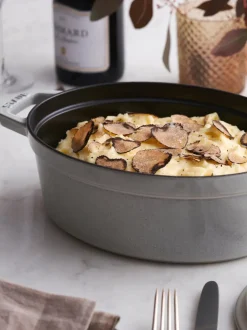 Cocotte ovalada de hierro fundido Signature Collection