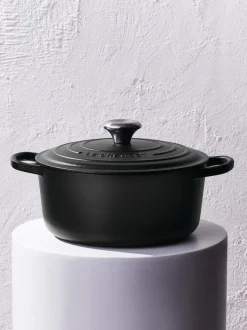 Cocotte redonda de hierro fundido Signature Collection