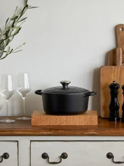 Cocotte redonda de hierro fundido Signature Collection