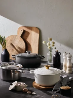 Cocotte redondo de hierro fundido Signature Collection