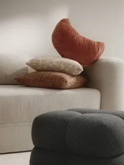 Cojín en forma de croissant en tejido bouclé Francois