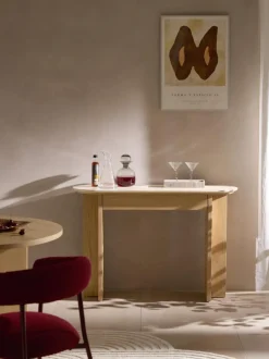 Consola de madera con tablero de travertino y cajón Zumi