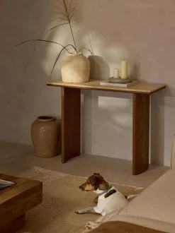 Consola de madera de roble con tablero de travertino Chandler