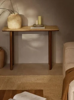 Consola de madera de roble con tablero de travertino Chandler