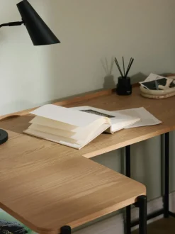 Escritorio esquinero de madera de fresno Renee