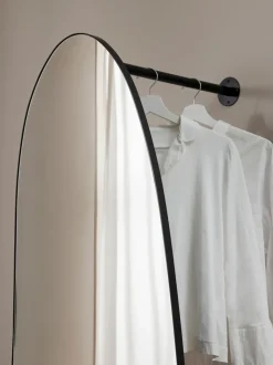 Espejo de pared con perchero y estante Ophelia